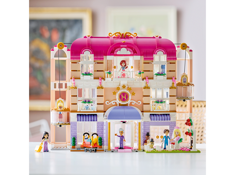 LEGO Friends 42704 Das Grandhotel von Heartlake City