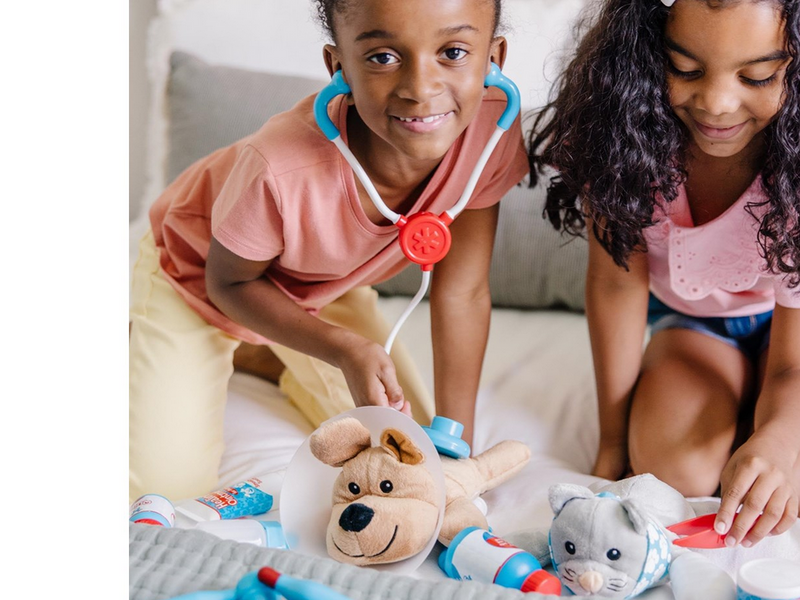 Melissa & Doug Pretend Play Examine and Treat Pet Vet Play Set
