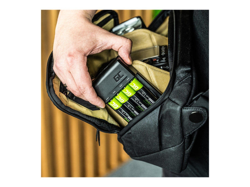 Green Cell VitalCharger battery charger - 0.5 Watt - with 4 x AA NiMH 800 mAh rechargeable batteries