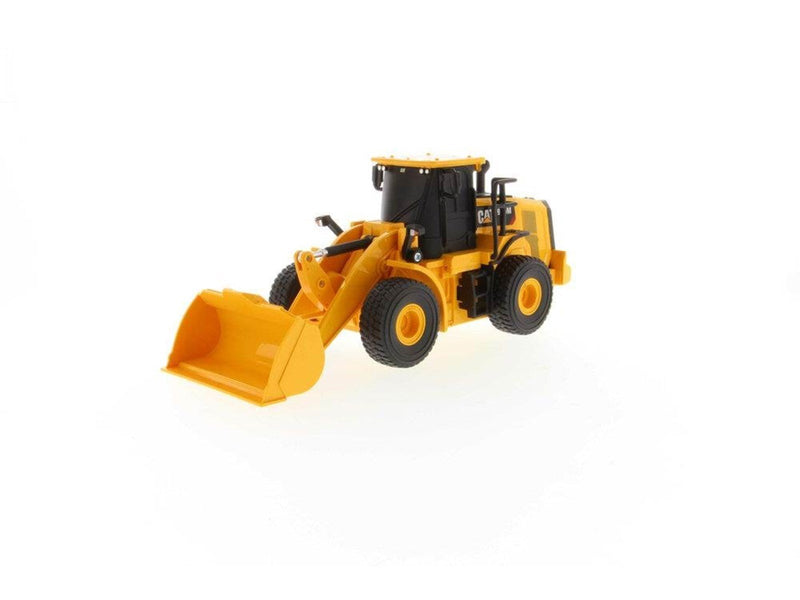 Carrera 1:35 RC CAT 950M Wheel Loader (B/O)