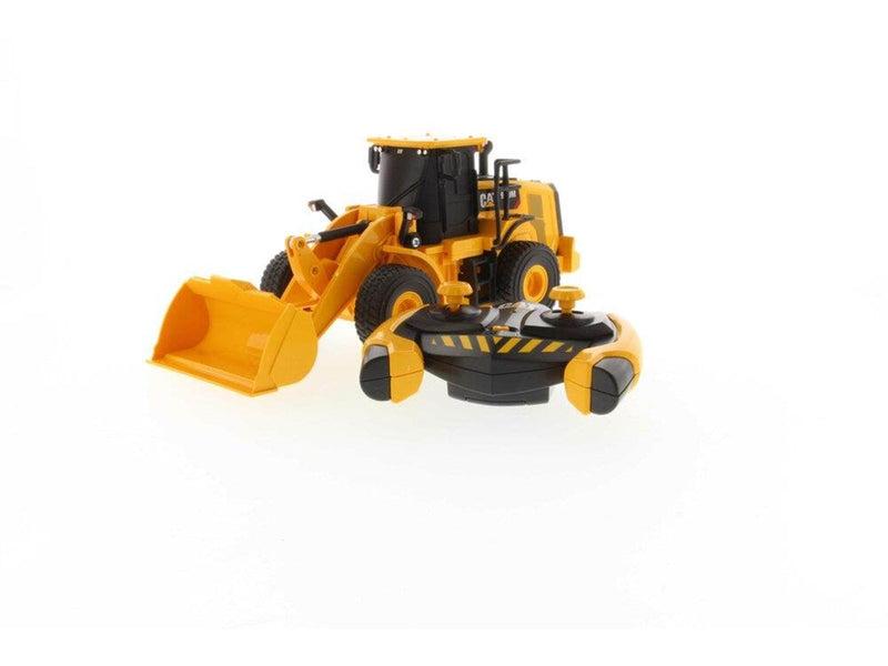 Carrera 1:35 RC CAT 950M Wheel Loader (B/O)