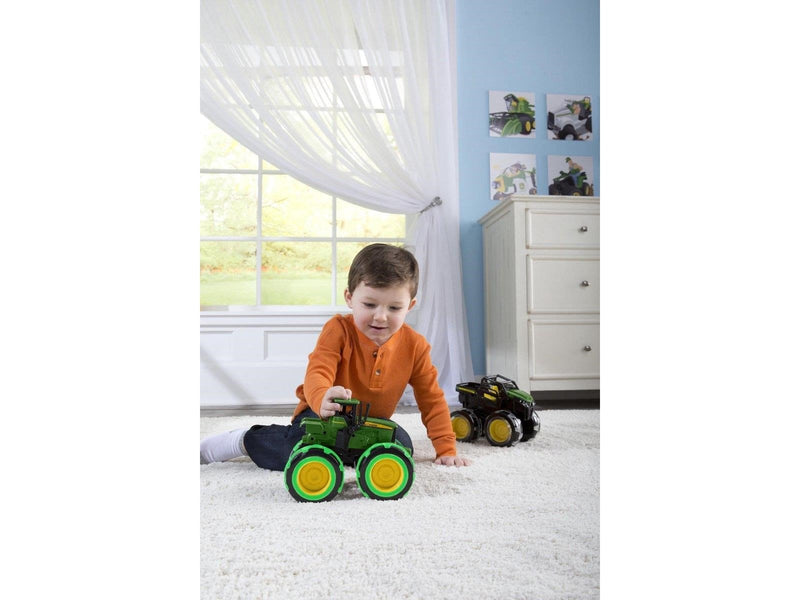Tomy John Deere - Monster Treads Light Wheels Tractor