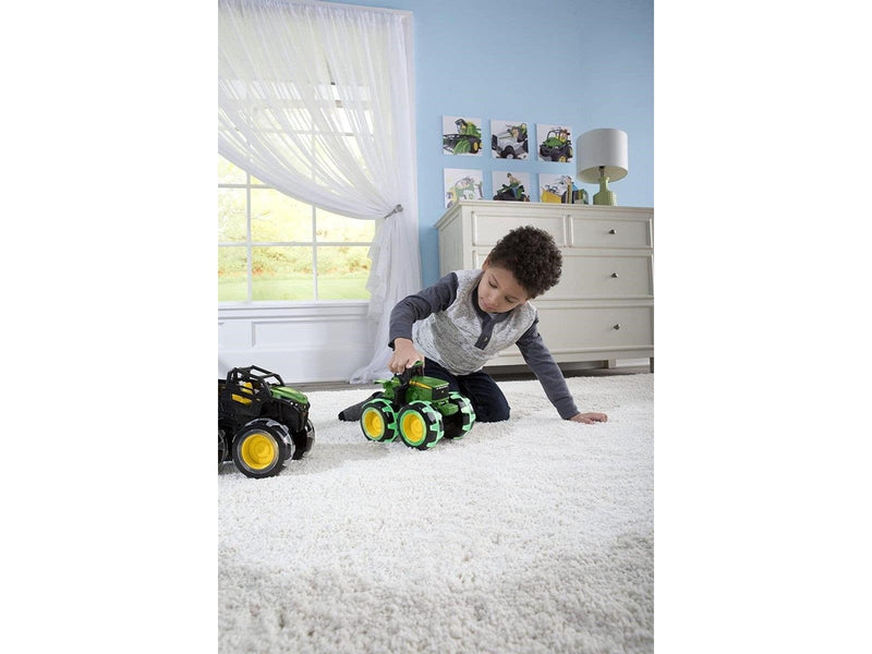 Tomy John Deere - Monster Treads Light Wheels Tractor