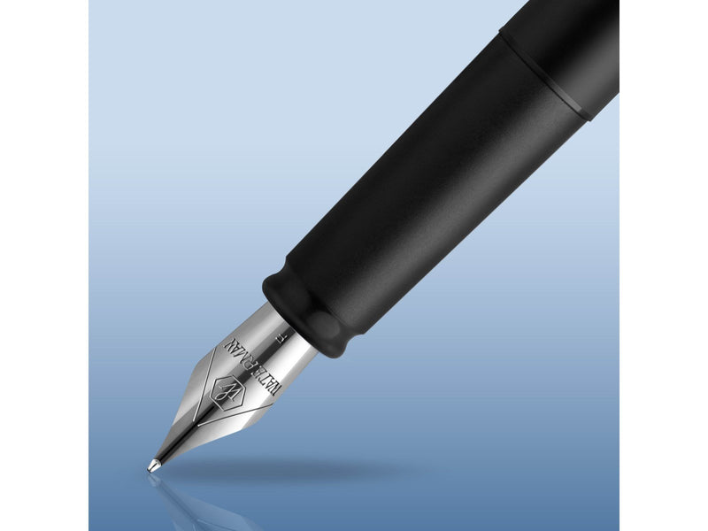 Waterman Allure Füller| Lackierung in Schwarz | Füllfederhalter mit feiner Feder | Blaue Tinte