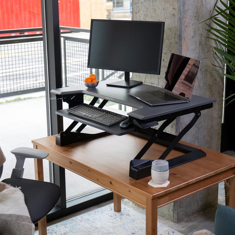 Ergotron WorkFit-T Steh-Sitz Arbeitsplatz mit CF-Technologie für einen Bildschirm bis 76,2 cm (30')