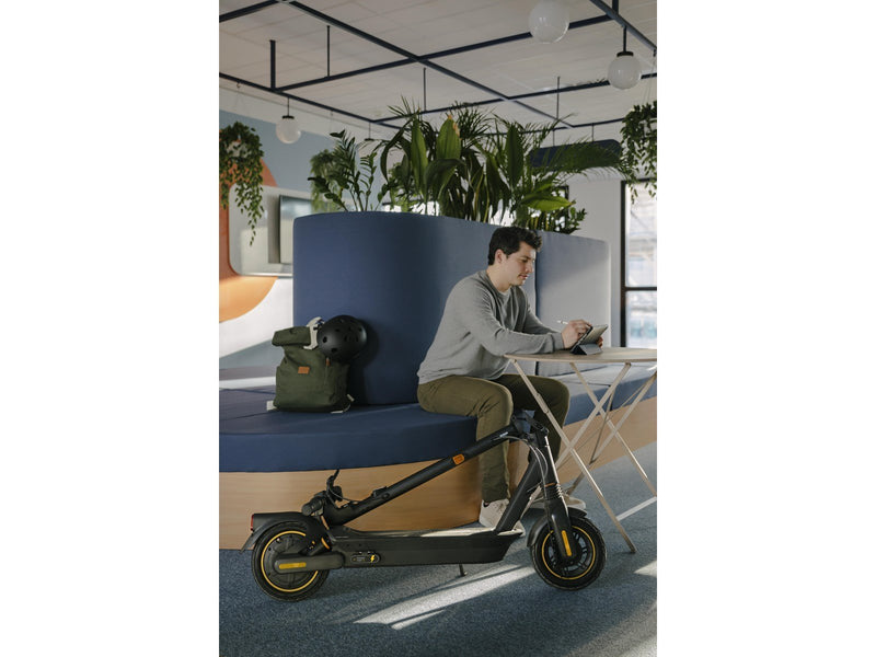 Segway Ninebot Kickscooter MAX G2 D (20 km/h)