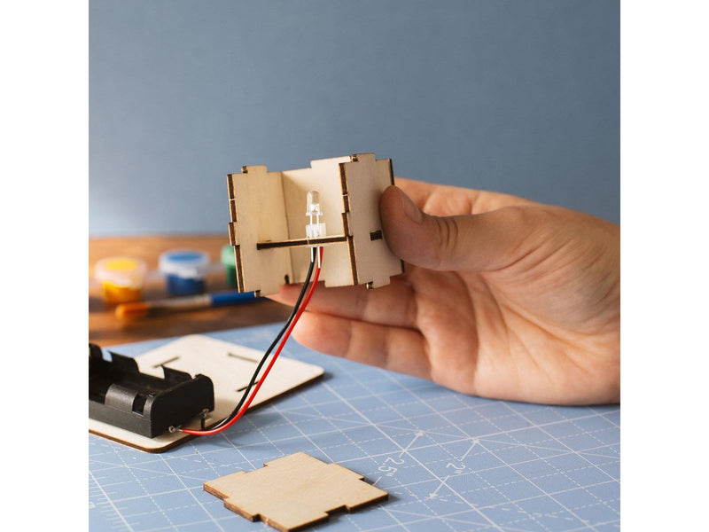 Thumbs Up! Build Your Own - Glass fibre lamp