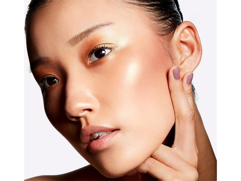 MAC Extra Dimension Skinfinish Glow with it