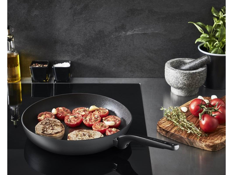Tefal Hard titanium PRO Frypan 24 cm Black