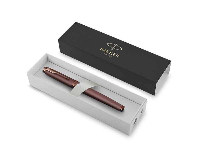 Parker IM Monochrome Füllfederhalter | blaue Tinte | Oberfläche und Zierteile in Burgunderrot | medium Spitze | Geschenkbox