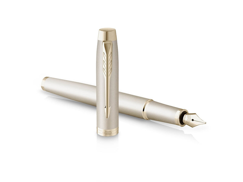 Parker IM Monochrome Füllfederhalter | blaue Tinte | Oberfläche und Zierteile in Champagnerfarben | feine Spitze | Geschenkbox