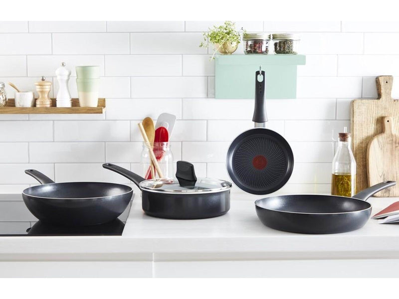 Tefal Family cook Sautepan w. lid 24 cm Black