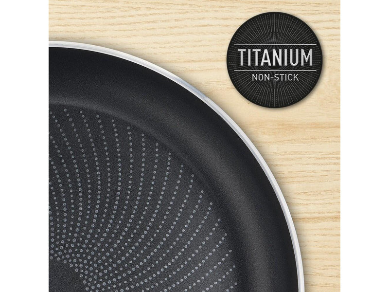 Tefal Family cook Sautepan w. lid 24 cm Black