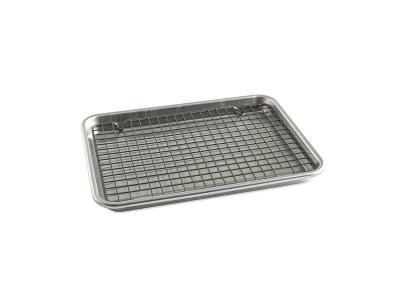 Nordic Ware Backblech Quarter Sheet with rack