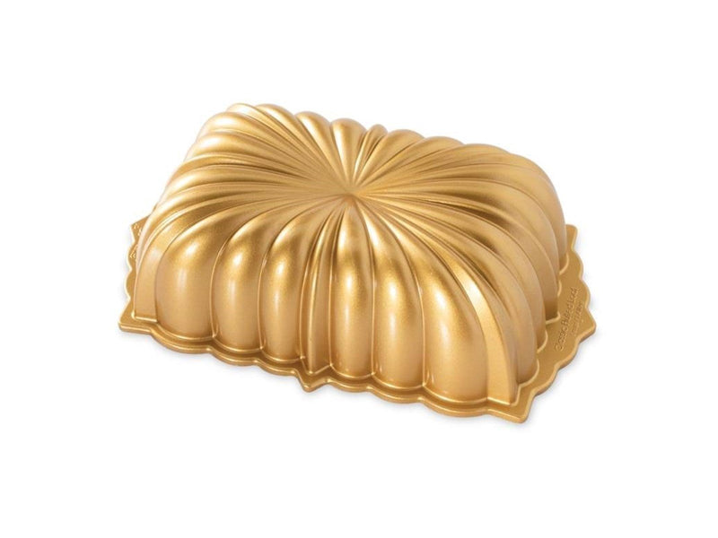 Nordic Ware Bräter Classic Fluted Loaf Pan
