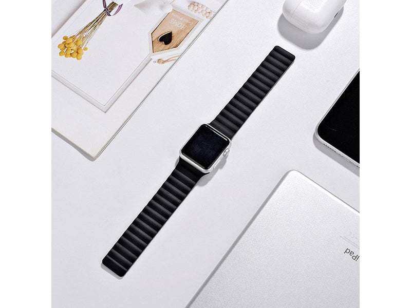 Lippa Apple Watch Magnetic Silicone Strap 38/40/41 - Black