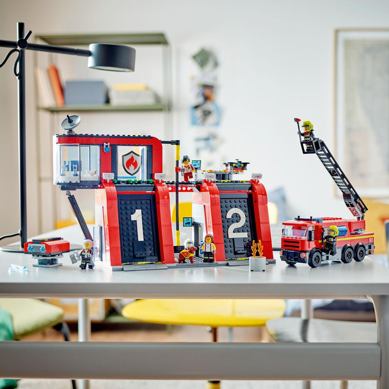 LEGO® City - Feuerwehrstation mit Drehleiterfahrzeug