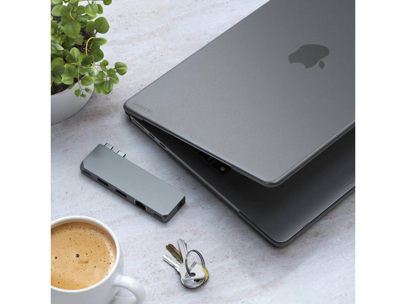 Satechi Eco Hardshell Case for MacBook Air M2 - Sleek and Durable Protection for Your MacBook Air M2 - Dark clear