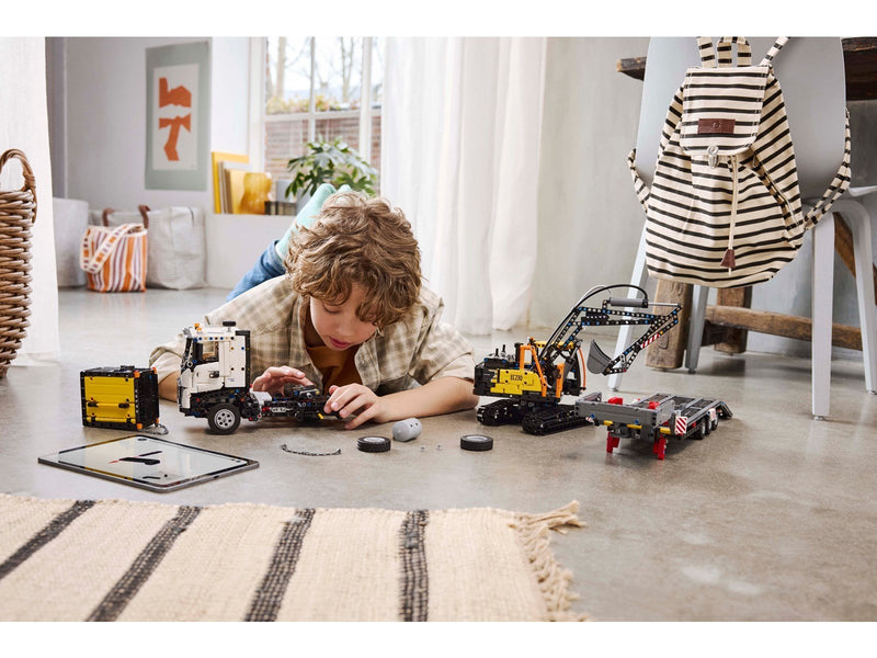 LEGO Technic 42175 Volvo FMX LKW mit EC230 Electric Raupenbagger