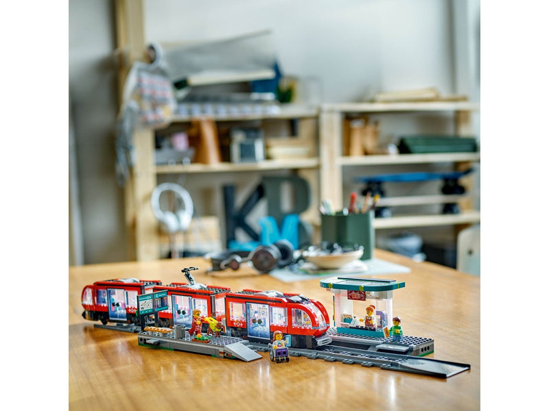 LEGO City 60423 Straßenbahn mit Haltestelle