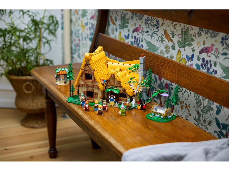 LEGO Disney 43242 Die Hütte von Schneewittchen und den sieben Zwergen