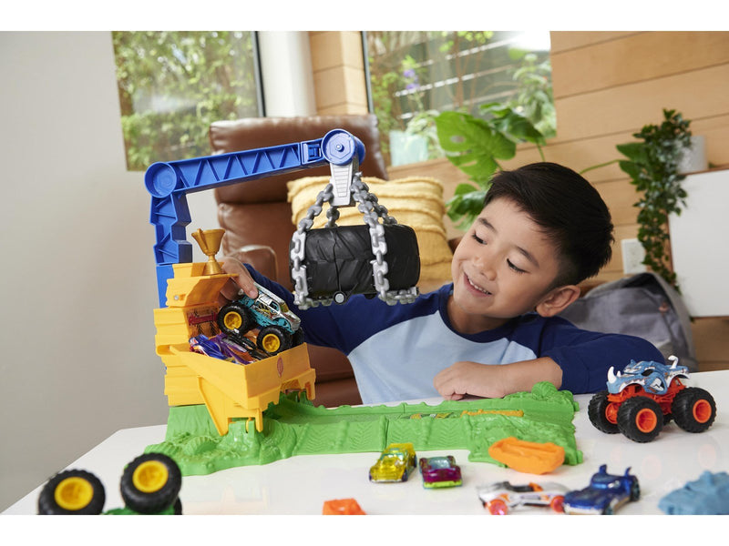 Hot Wheels Monster Trucks Rhinomite Chargin’ Challenge Playset