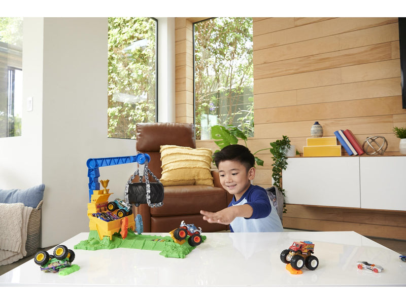 Hot Wheels Monster Trucks Rhinomite Chargin’ Challenge Playset