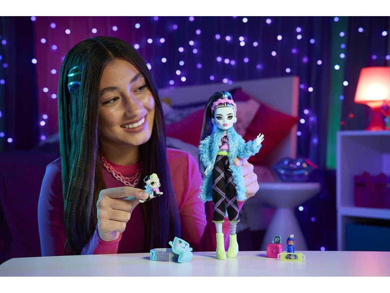 Monster High Frankie Stein Creepover Party