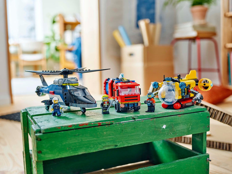 LEGO City 60462 Kombinationsset mit Hubschrauber, Löschauto und U-Boot
