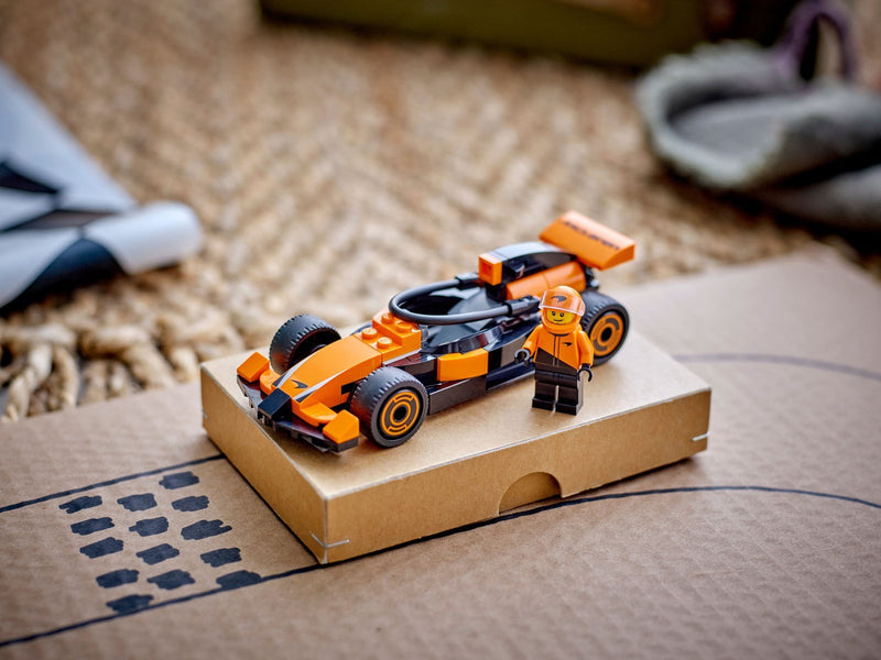 LEGO City 60442 F1® Rennfahrer mit McLaren Rennauto
