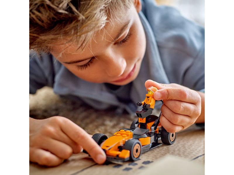 LEGO City 60442 F1® Rennfahrer mit McLaren Rennauto