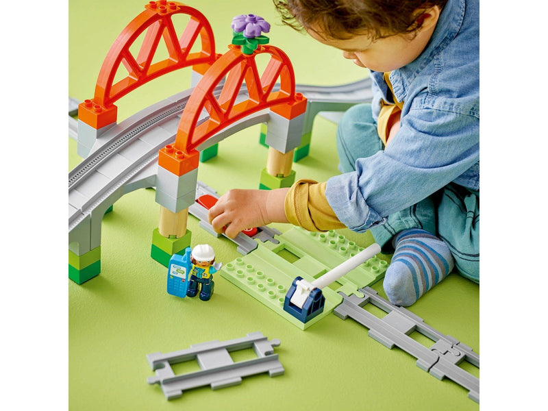 LEGO DUPLO 10426 Eisenbahnbrücke und Schienen – Erweiterungsset