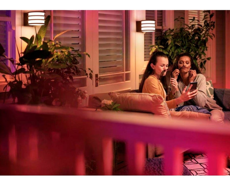 Philips Hue Outdoor Lucca Wandleuchte
