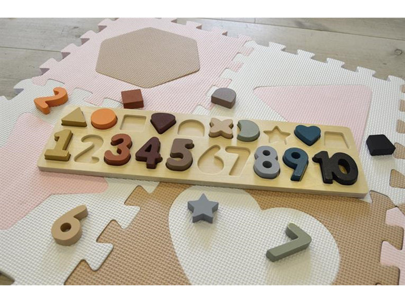 Magni Puzzle with numbers and shapes