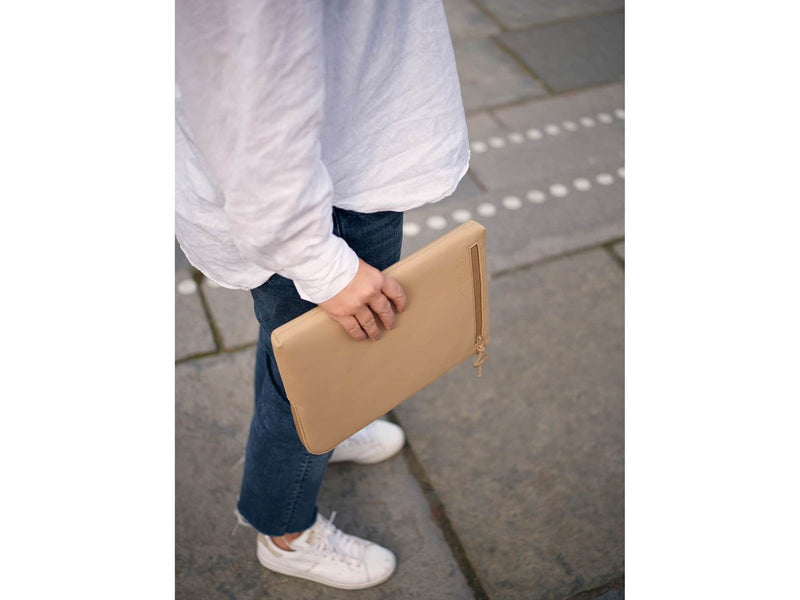 Golla Metro Hülle für Laptop 14" | Braun