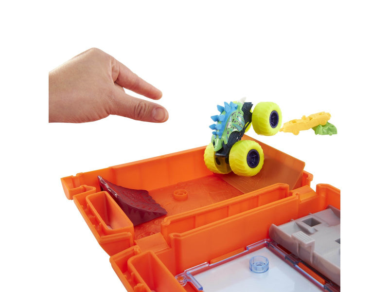 Hot Wheels Monster Trucks Fuel 'N Go Playset