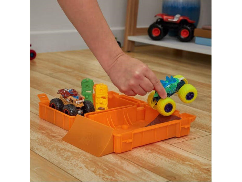 Hot Wheels Monster Trucks Fuel 'N Go Playset