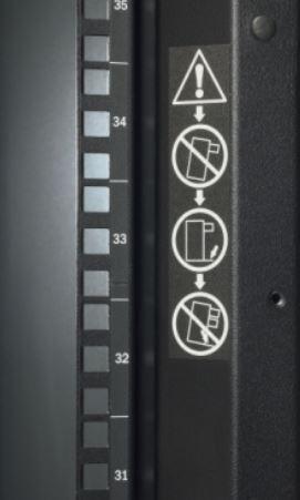 APC NetShelter SX, 45HE, 600 mm breit und 1070 mm tief, Gehäuse mit schwarzen Seitenteilen (AR3105)