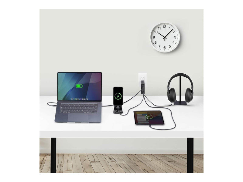 StarTech.com 140W USB-C Wall Charger USB-C/USB-A PD GaN Power Adapter power adapter - GaN technology - USB 3 x USB-C - 140 Watt