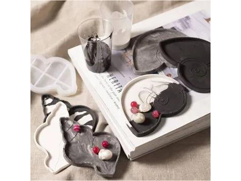 Creativ Company Craft Kit Resin Casting Conch - Black/White