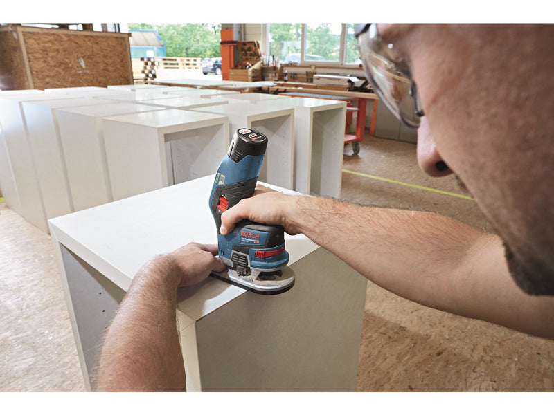 Bosch Professional AKKUKANTENFRÄSE GKF 12V-8 SOLO