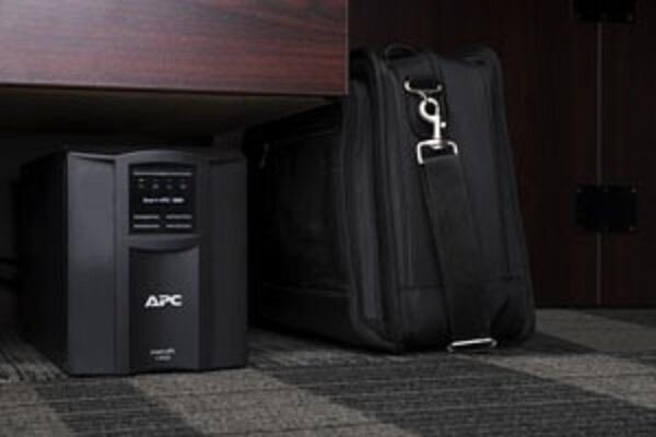 APC Smart-UPS 1000VA, LCD, 230V (SMT1000IC) mit APC SmartConnect