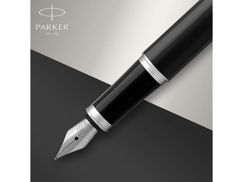 Parker IM Füller | schwarze Lackierung mit Chromzierteilen | Füllfederhalter mit mittlerer Feder | blaue Tinte | Geschenkbox