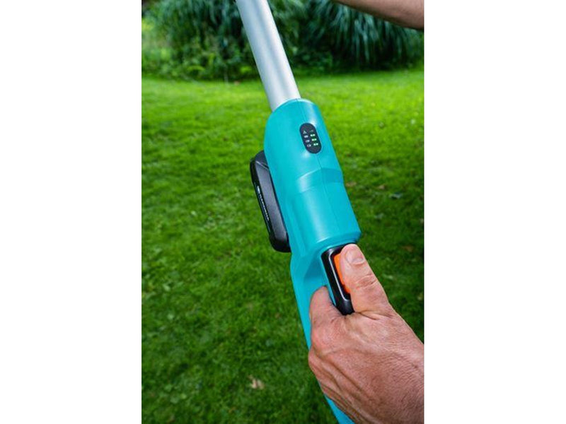 Gardena Battery Telescopic Hedge Trimmer THS 42/18V P4A Ready-To-Use Set
