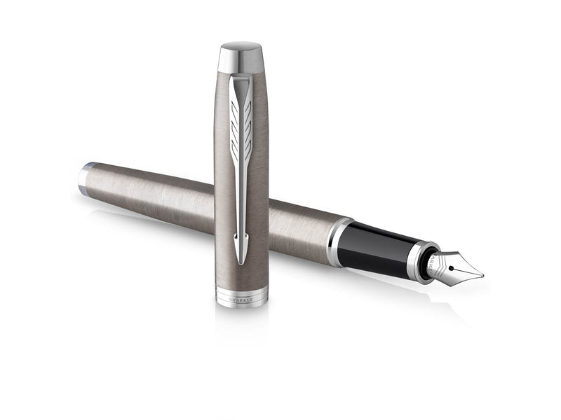 Parker IM Füller | Edelstahl mit Chrom-Zierteilen | Füllfederhalter mit mittlerer Feder und blauer Tinte | Geschenkbox