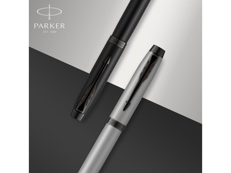 Parker IM Füller | Edelstahl mit Chrom-Zierteilen | Füllfederhalter mit mittlerer Feder und blauer Tinte | Geschenkbox