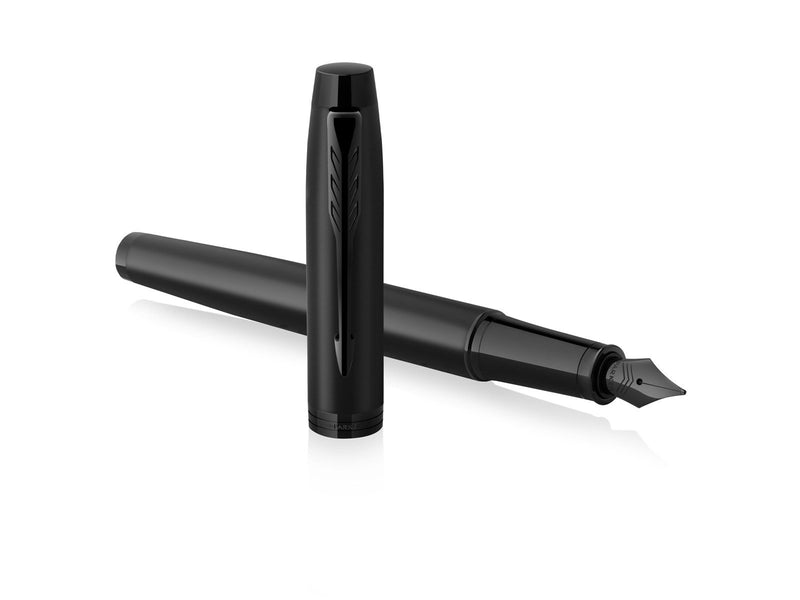 Parker IM Füller | Mattschwarz mit schwarzen Zierteilen | Füllfederhalter mit feiner Feder und blauer Tinte | Geschenkbox