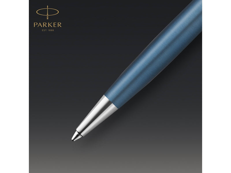 Parker Sonnet Kugelschreiber | Premium Metal & Blue Satinierung mit Chromverkleidung | Medium Spitze mit schwarzer Tinte Nachfül