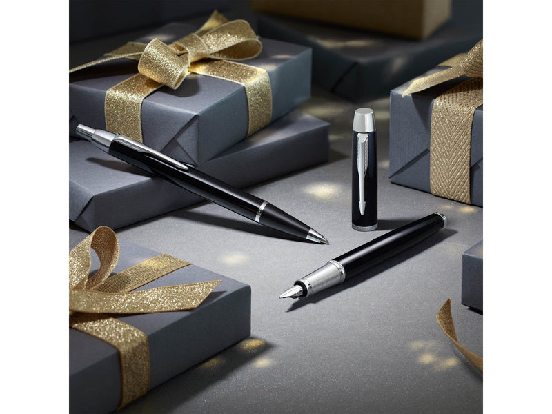 Parker IM Duo-Geschenkset mit Kugelschreiber und Füller | Hochglänzend Schwarz mit Chromzierteilen | Nachfüllmine und -patrone m