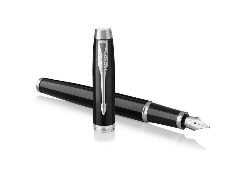 Parker IM Tintenroller | schwarze Lackierung mit Chromzierteilen | feine Schreibspitze | Nachfüllmine mit schwarzer Tinte | Blis